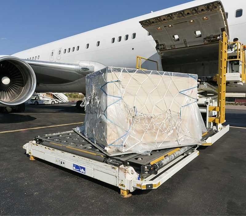 Loading platform of air freight to the aircraft